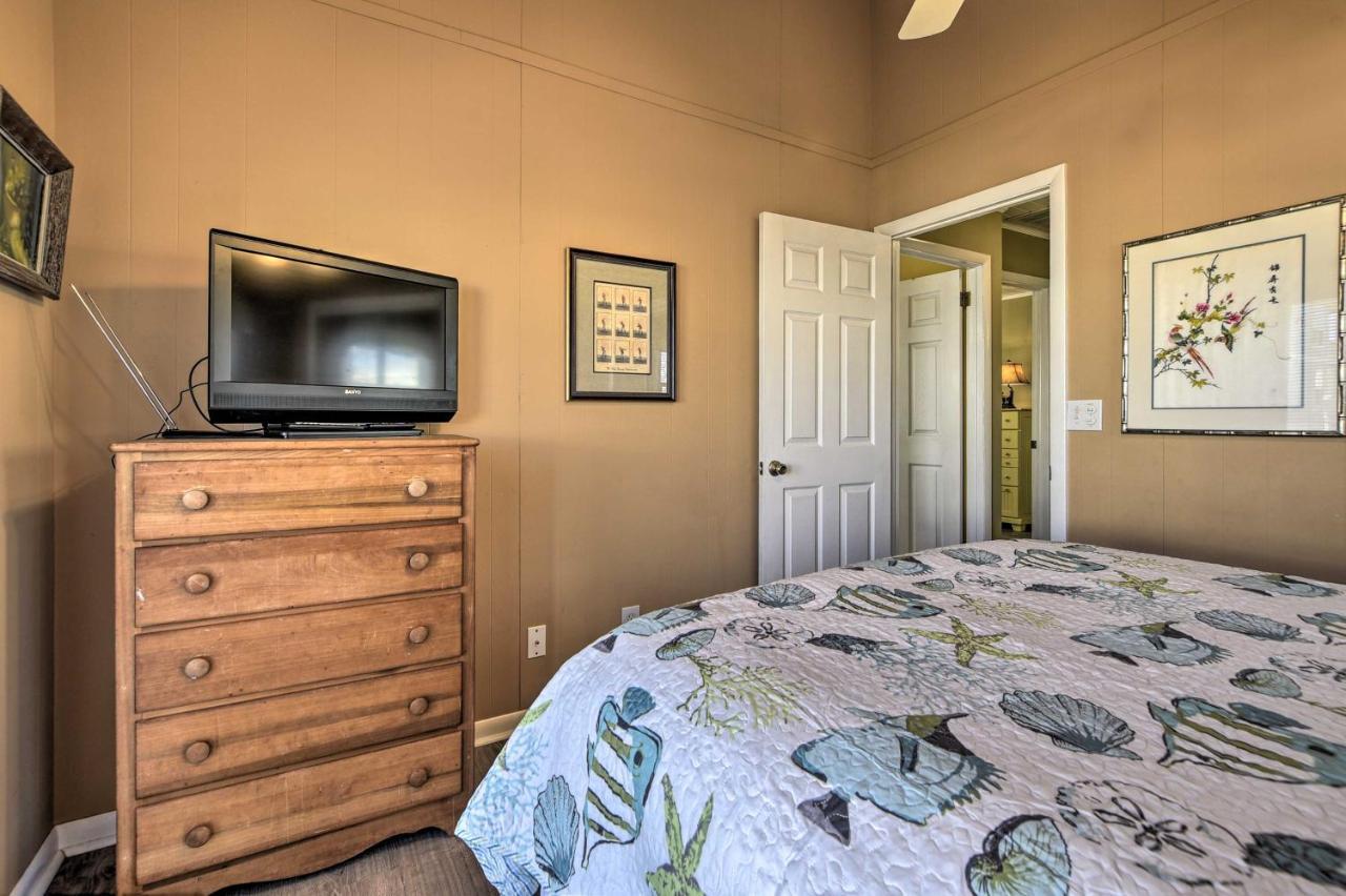 2nd-Row Holden Beach Abode - Steps to Ocean! Exterior foto