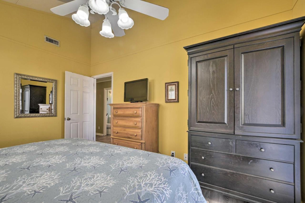 2nd-Row Holden Beach Abode - Steps to Ocean! Exterior foto