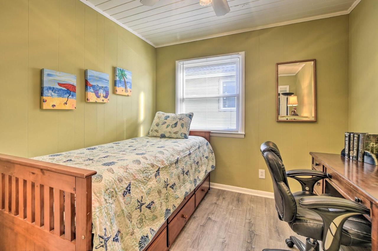 2nd-Row Holden Beach Abode - Steps to Ocean! Exterior foto